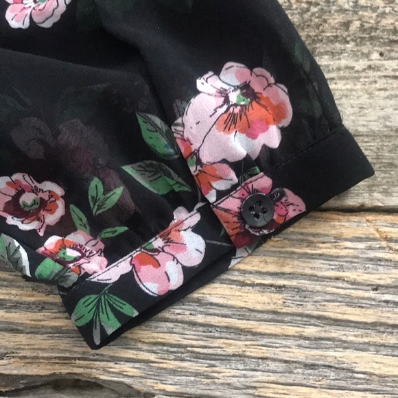 CAbi Garden Black Floral Blouse Size Medium - Picture 9 of 9